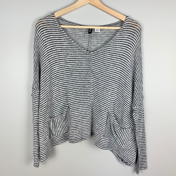 Urban Outfitters Sweaters - URBAN OUTFITTERS BDG oversized slouchy sweater